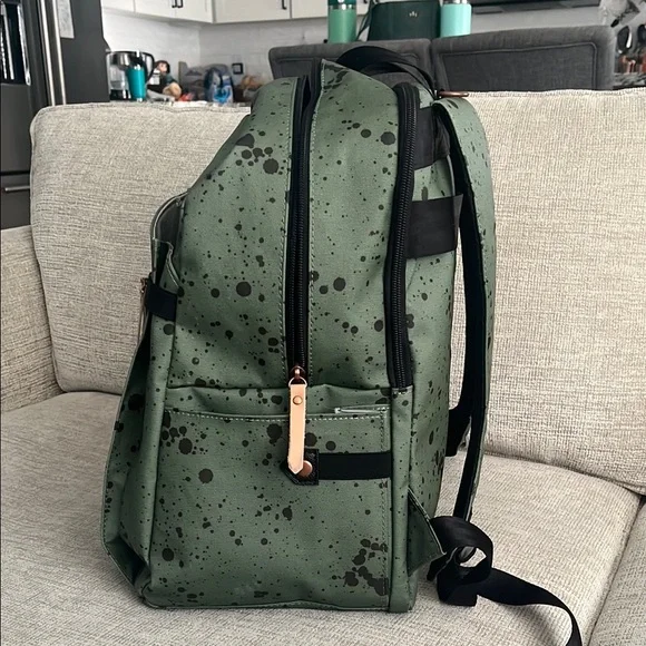 Petunia Pickle Bottom Provision’s 2 in 1 backpack, Inter-Mix cubes & change pad - Picture 4 of 11